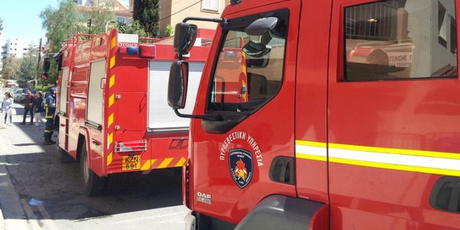 Φωτιά έκαψε ολοσχερώς φορτηγό στη Λεμεσό - Θεάθηκαν νεαρά πρόσωπα να αποχωρούν από το σημείο
